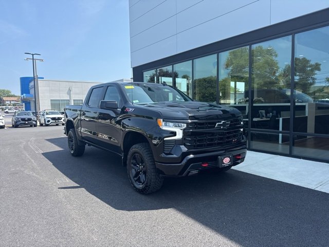 Used 2024 Chevrolet Silverado 1500 LT Trail Boss w/ Convenience Package II image 1