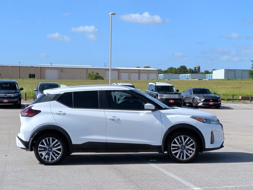 Used 2023 Nissan Kicks SV FWD image 9