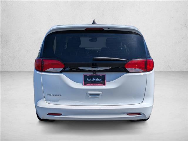 Used 2023 Chrysler Voyager LX FWD image 7