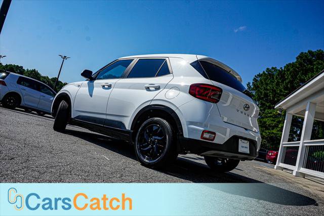 Used 2022 Hyundai Venue SE FWD image 4