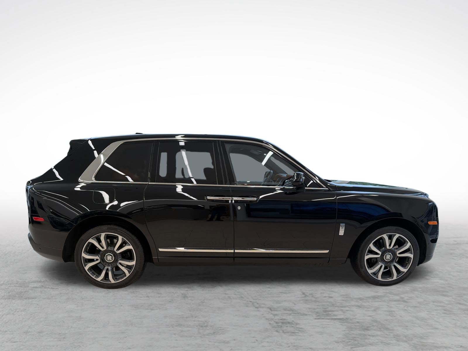 Certified 2022 Rolls-Royce Cullinan AWD/4WD image 10