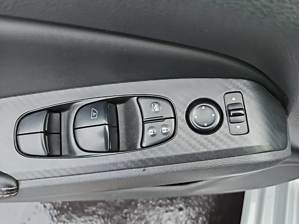 Used 2024 Nissan Altima 2.5 SV FWD image 10