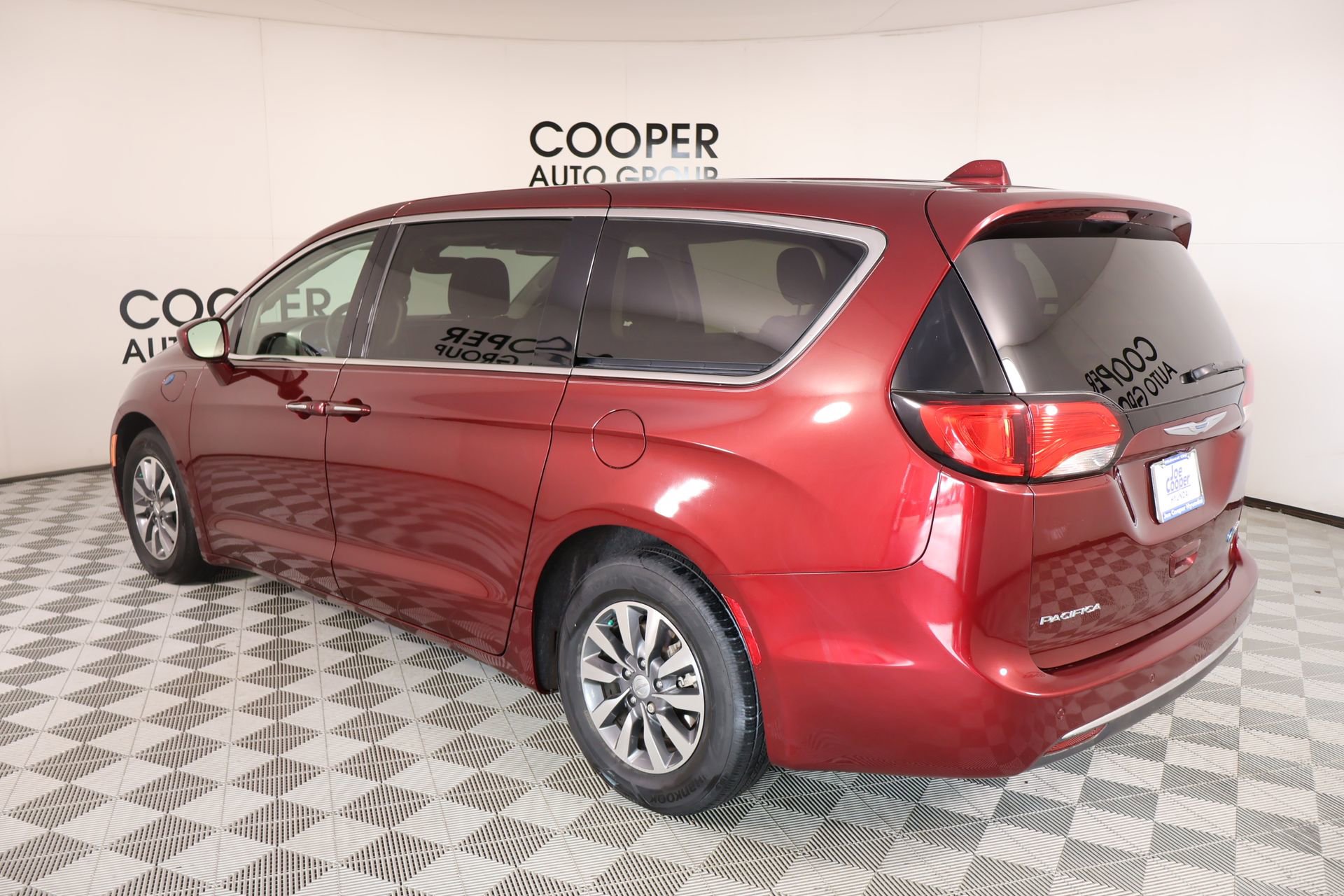 Used 2020 Chrysler Pacifica Touring image 23
