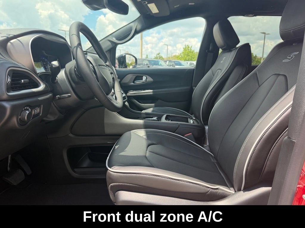 New 2027 Chrysler Pacifica Limited FWD image 9