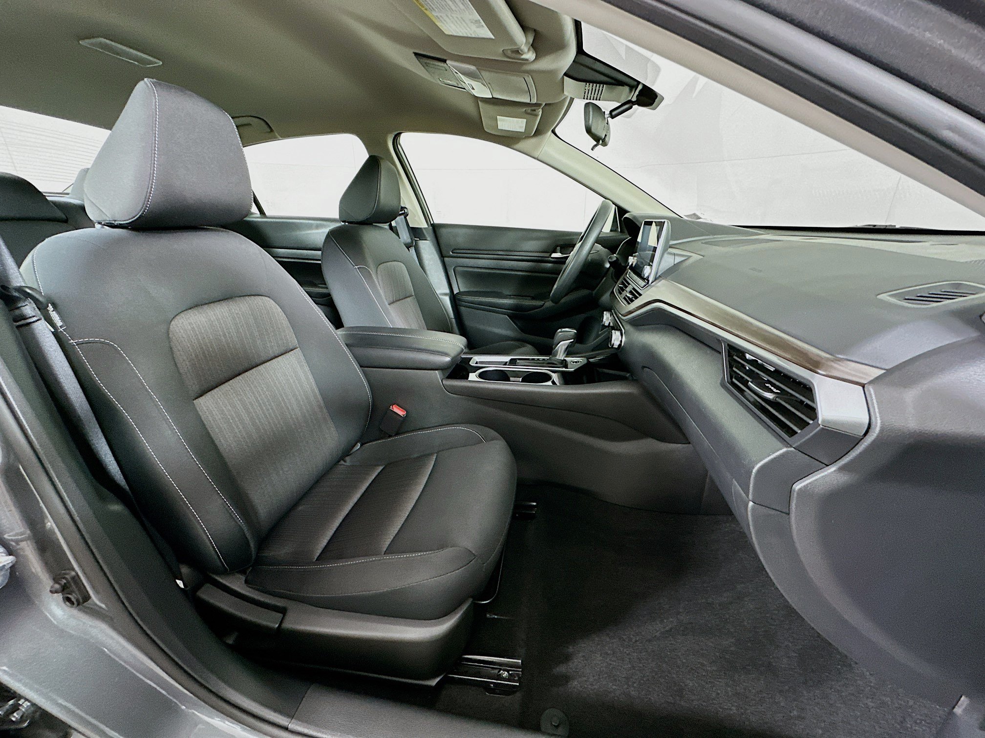Used 2024 Nissan Altima 2.5 SV FWD image 29