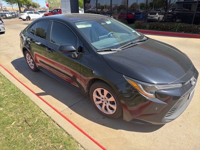 Used 2023 Toyota Corolla LE image 3