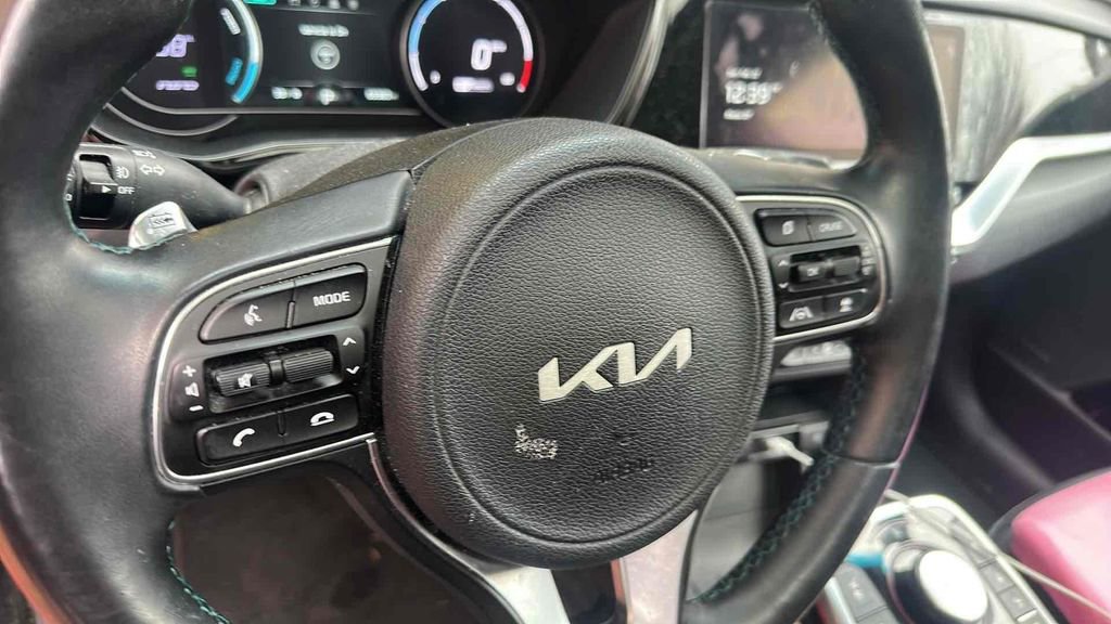 Used 2022 Kia Niro EX Premium w/ Cold Weather Package image 14