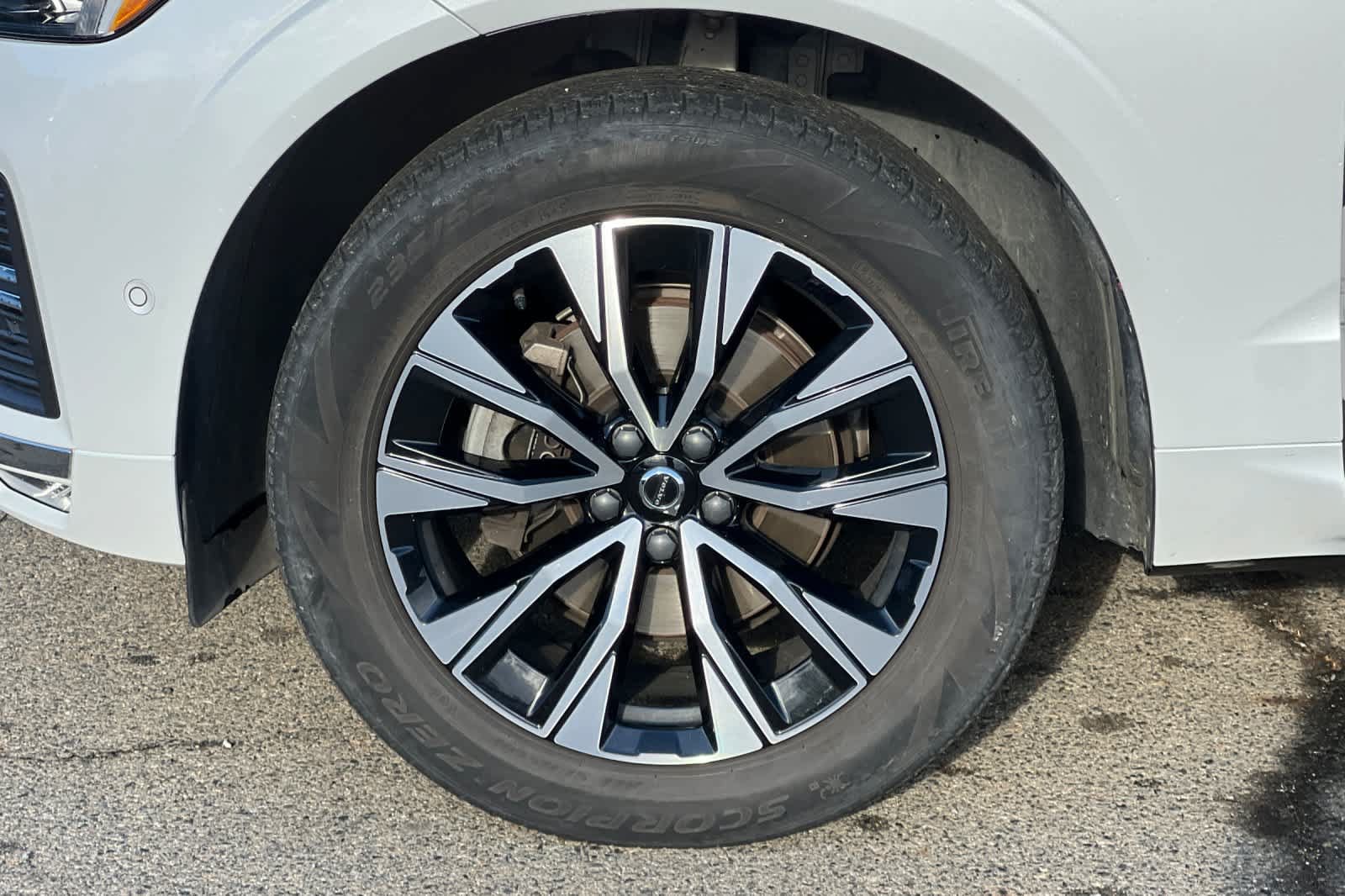 Used 2023 Volvo XC60 B5 Plus AWD/4WD image 13