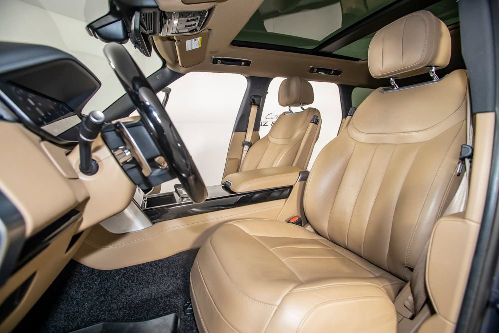 Used 2025 Land Rover Range Rover SE AWD/4WD image 13