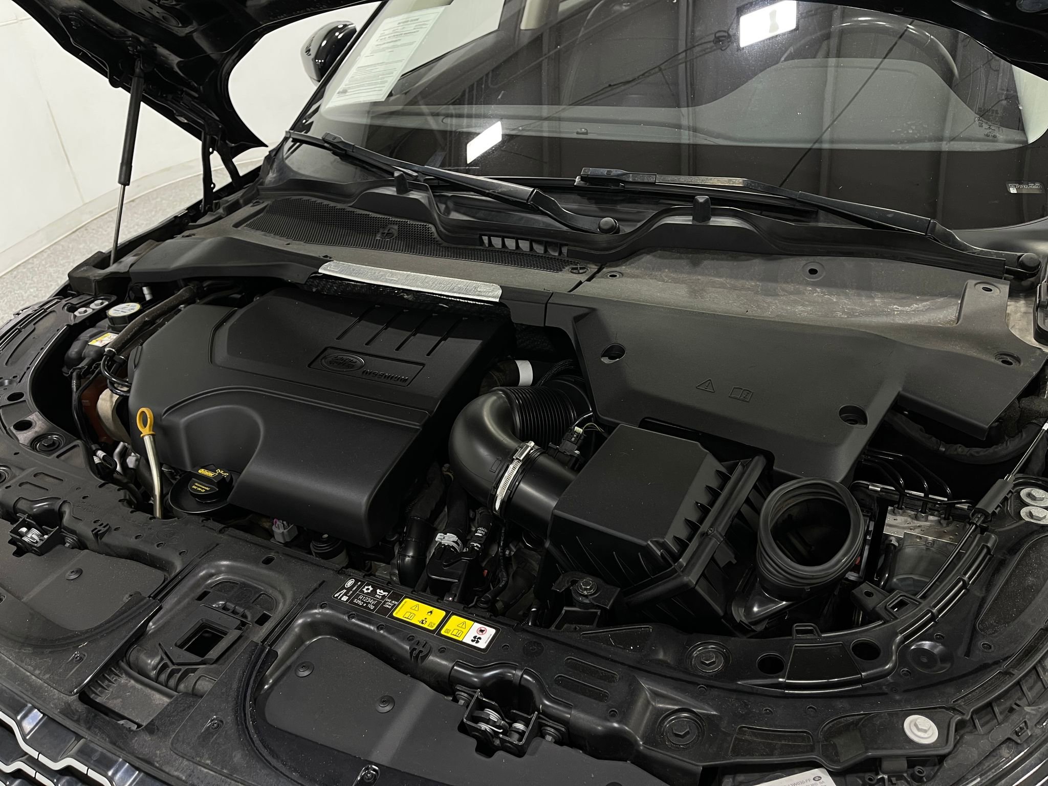 Used 2020 Land Rover Range Rover Evoque SE image 29