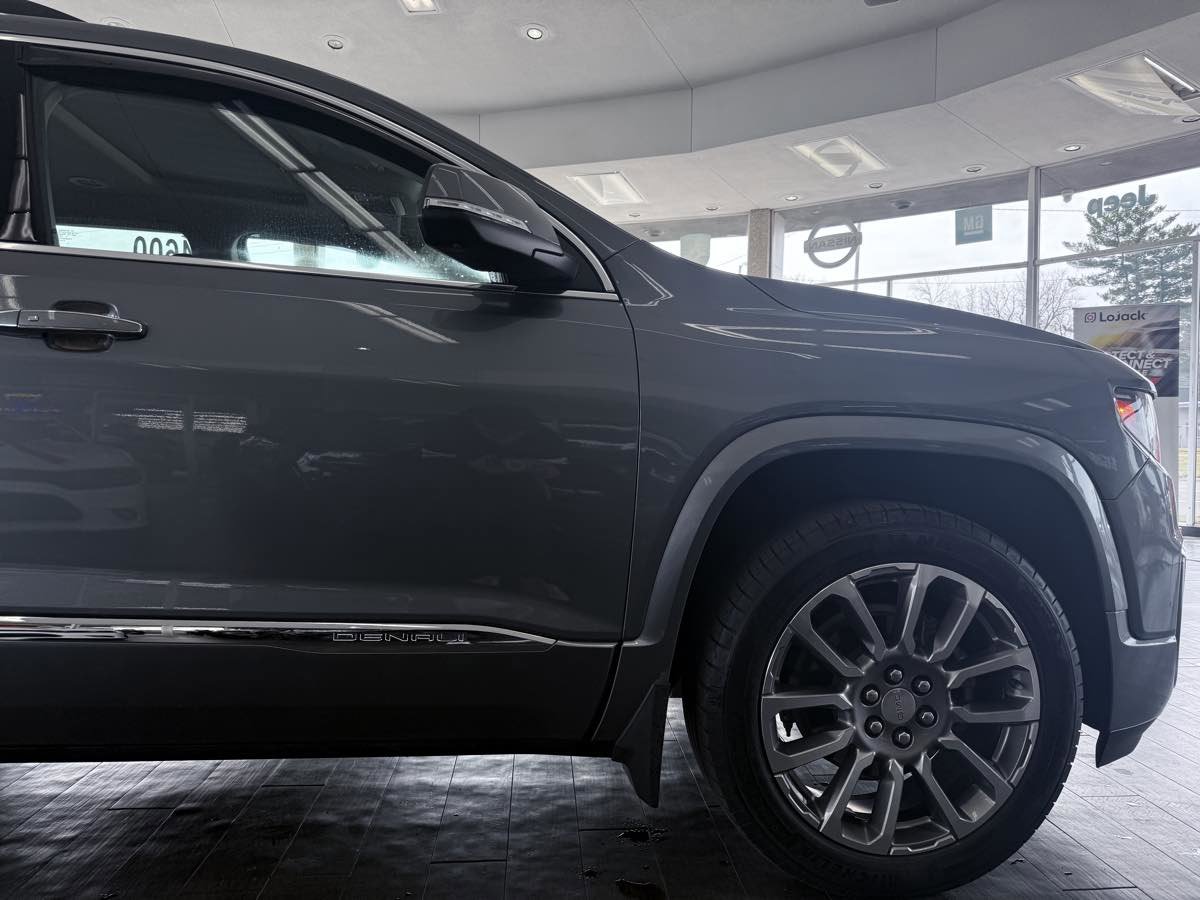 Used 2022 GMC Acadia Denali w/ Denali Ultimate Package FWD image 8