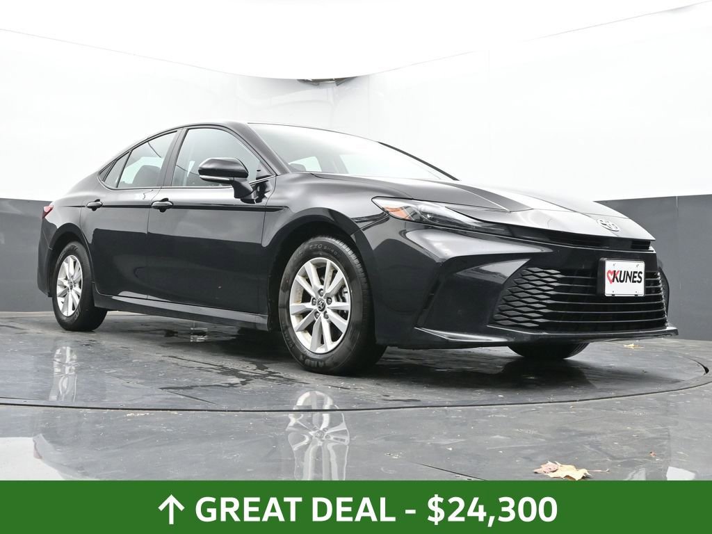 Used 2025 Toyota Camry LE image 43