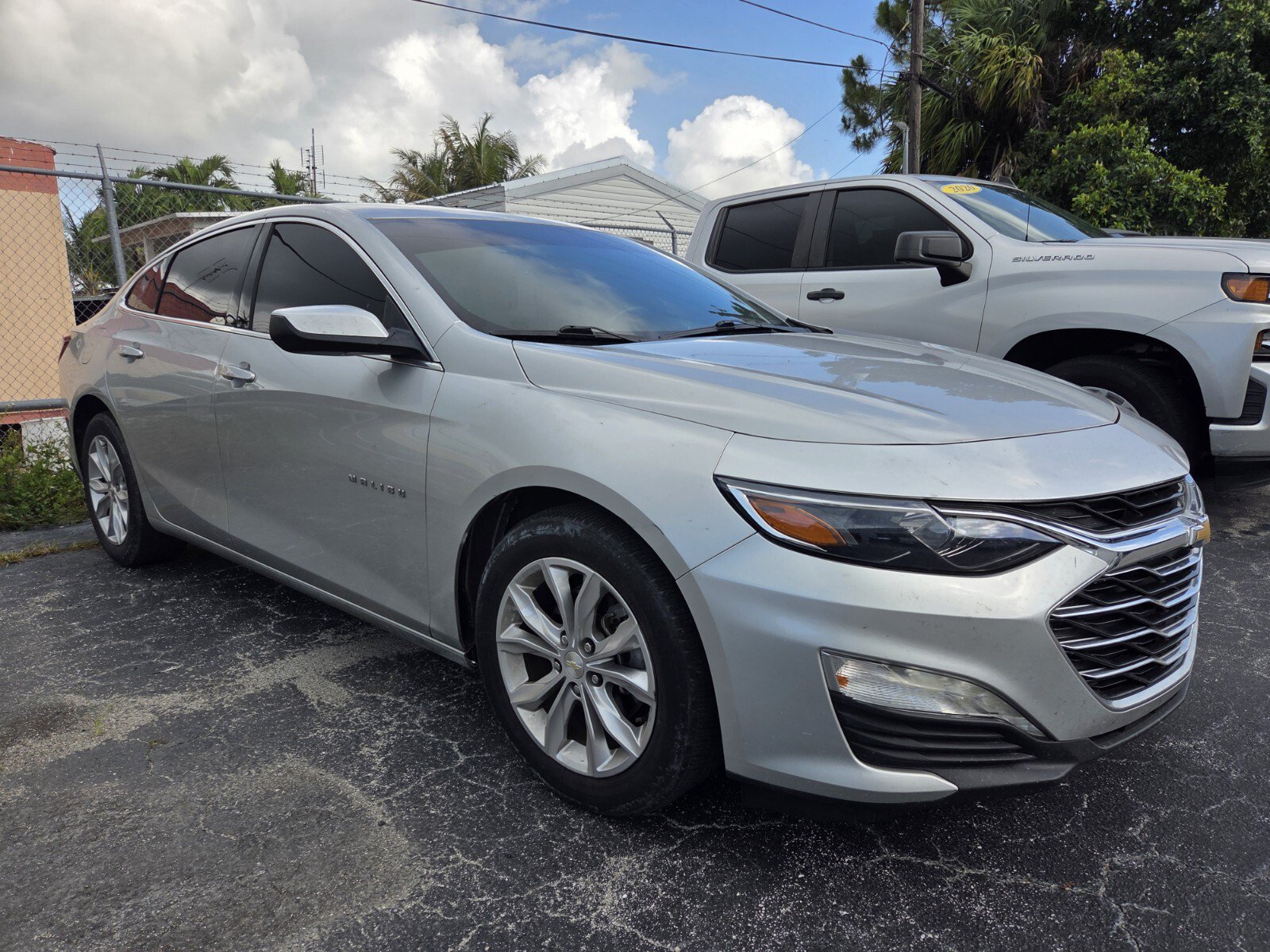 Certified 2020 Chevrolet Malibu LT FWD image 2