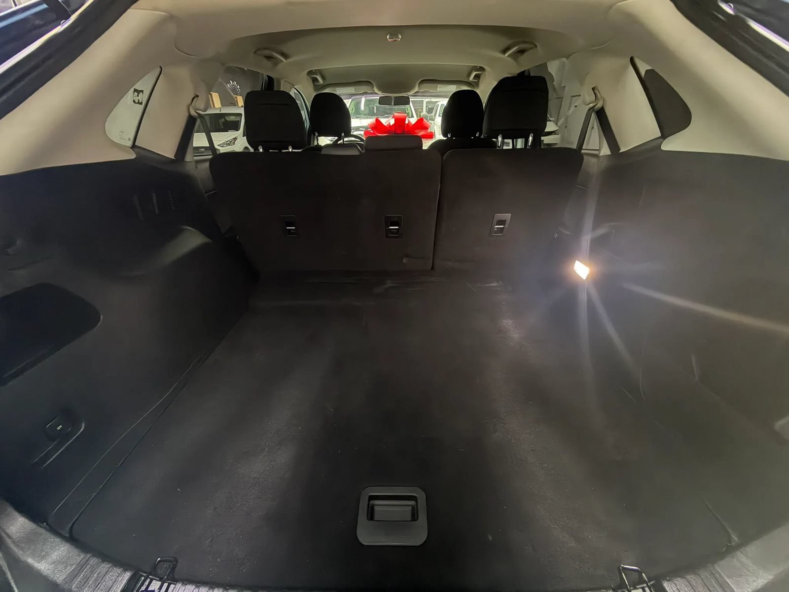 Used 2018 Ford Edge SE FWD image 19