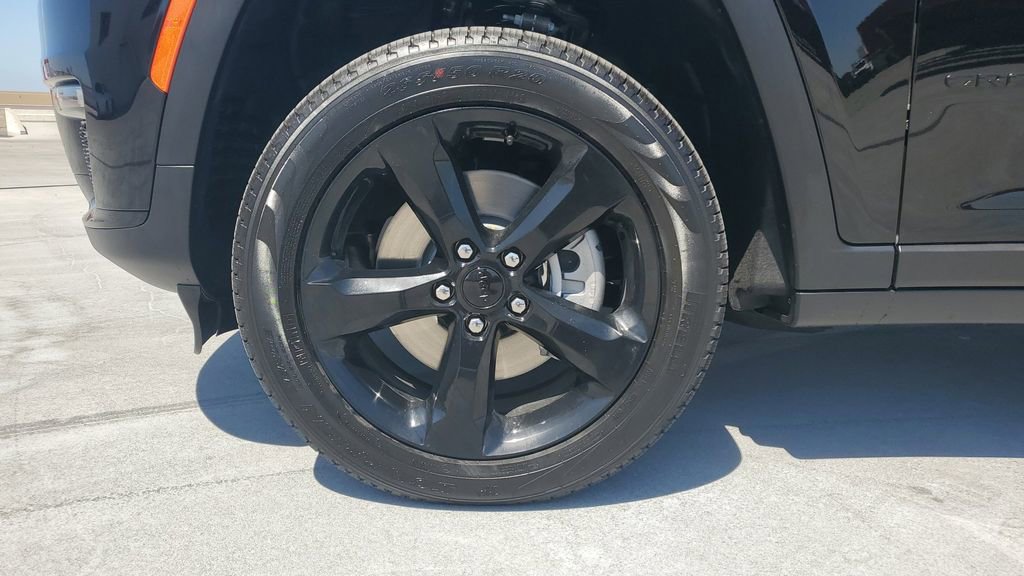 New 2025 Jeep Grand Cherokee L Limited w/ Black Appearance Package image 6