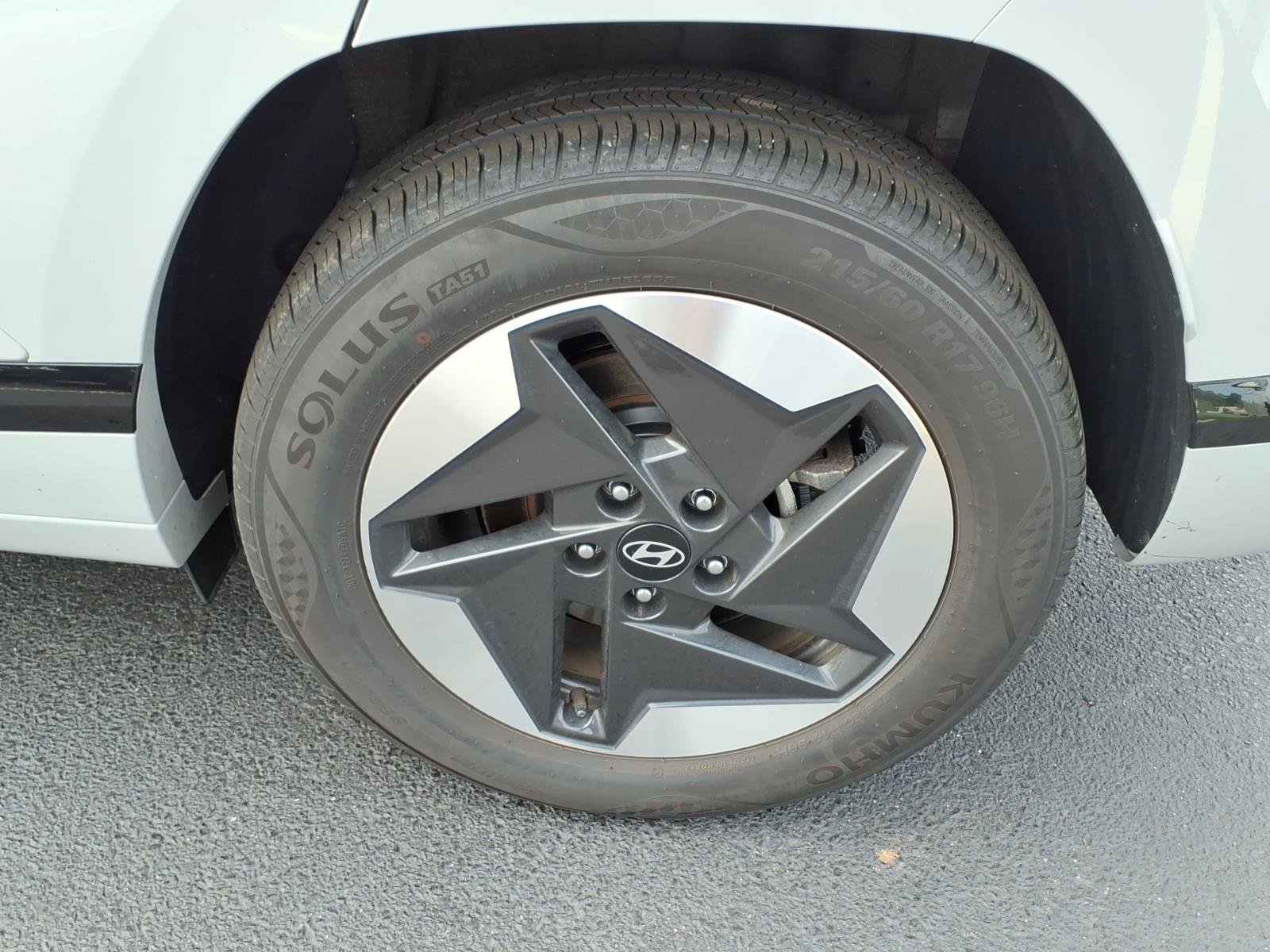 Certified 2024 Hyundai Kona Limited FWD image 10