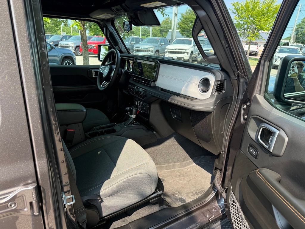 Used 2024 Jeep Wrangler Unlimited Sahara AWD/4WD image 14