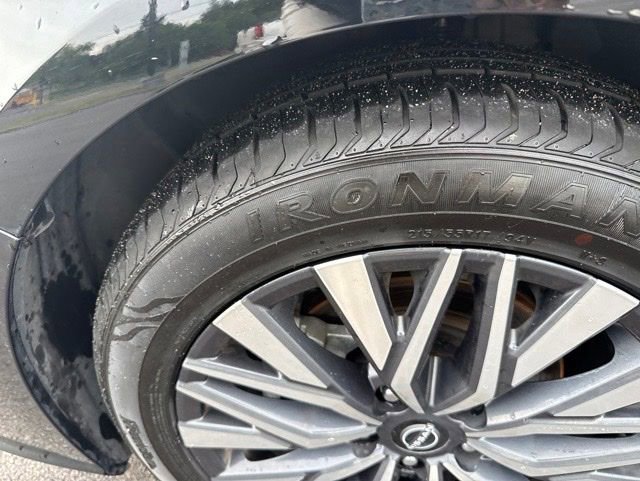 Used 2025 Nissan Altima 2.5 SV FWD image 10
