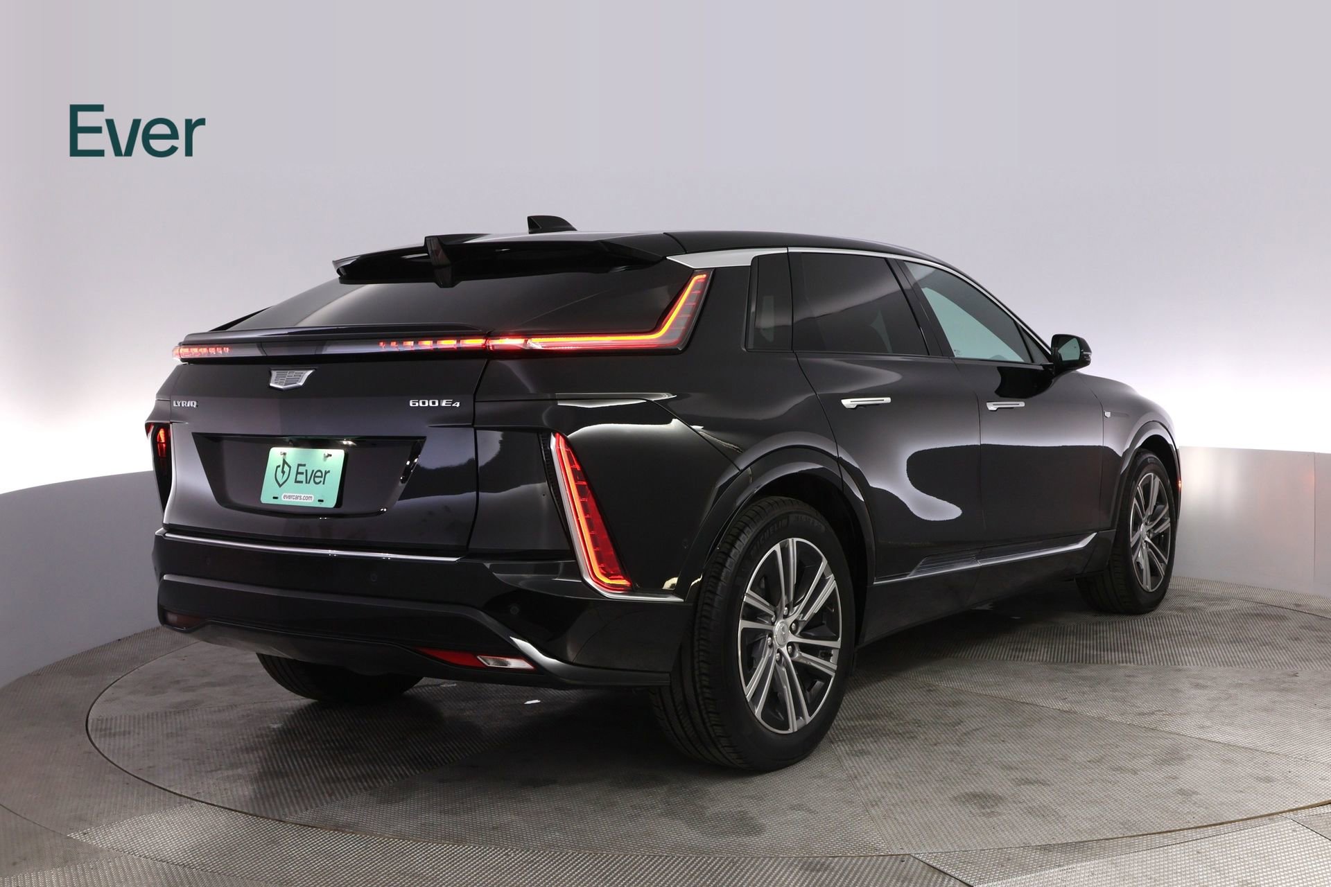 Used 2024 Cadillac Lyriq Luxury AWD/4WD image 3