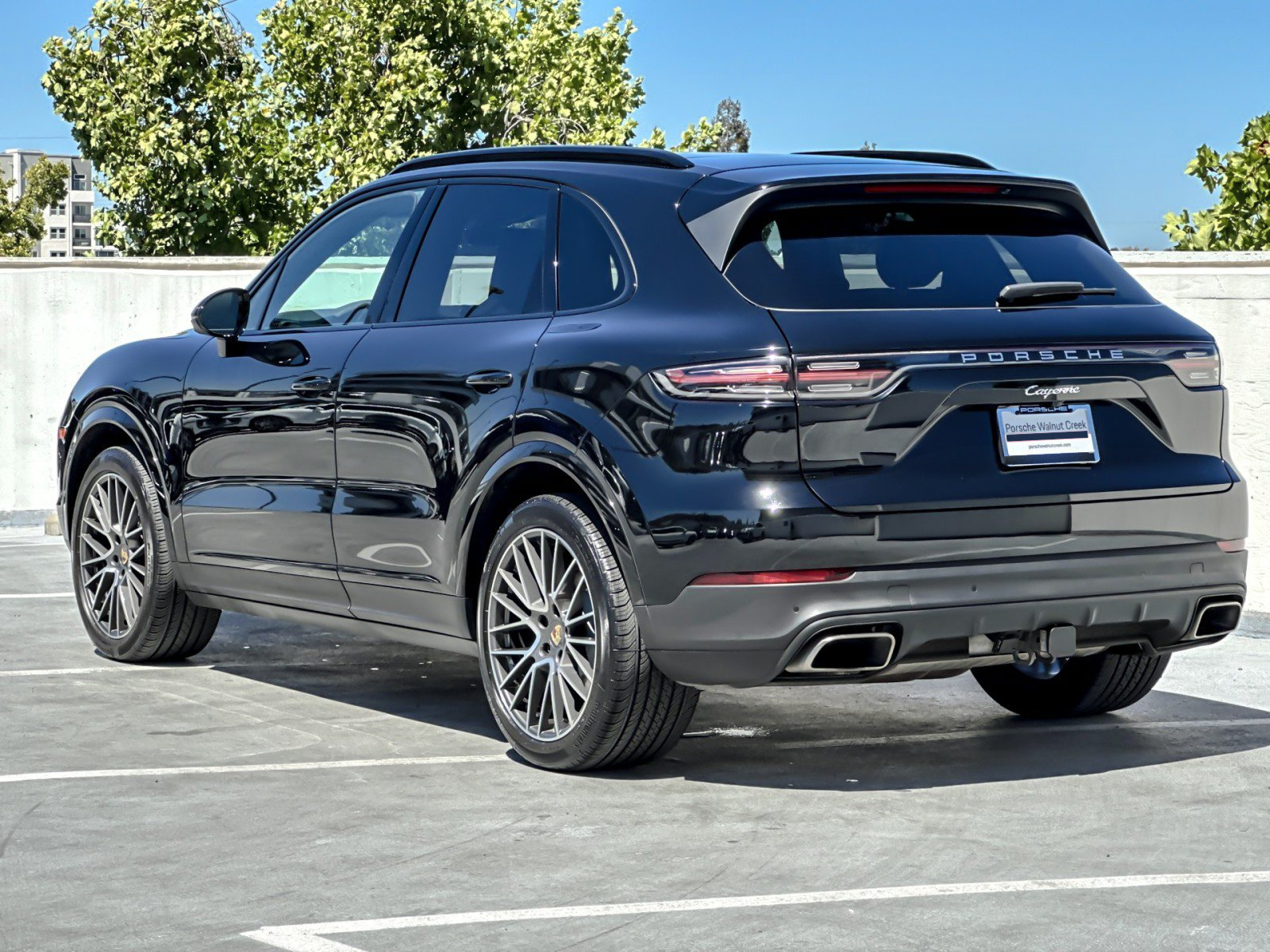 Used 2023 Porsche Cayenne AWD/4WD image 3