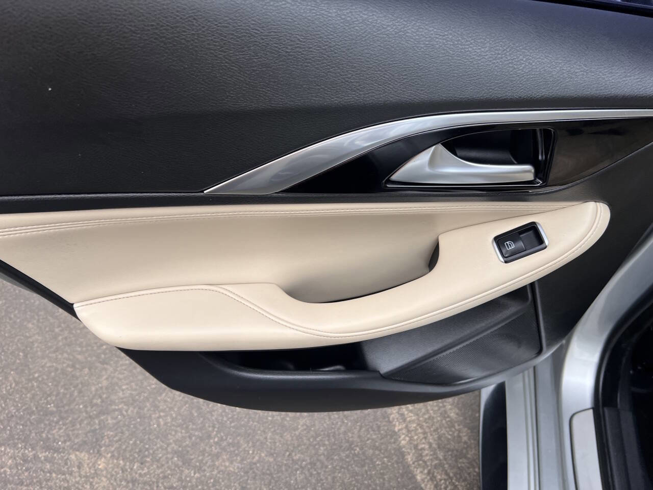 Used 2018 INFINITI QX30 Premium w/ Navigation Package image 39