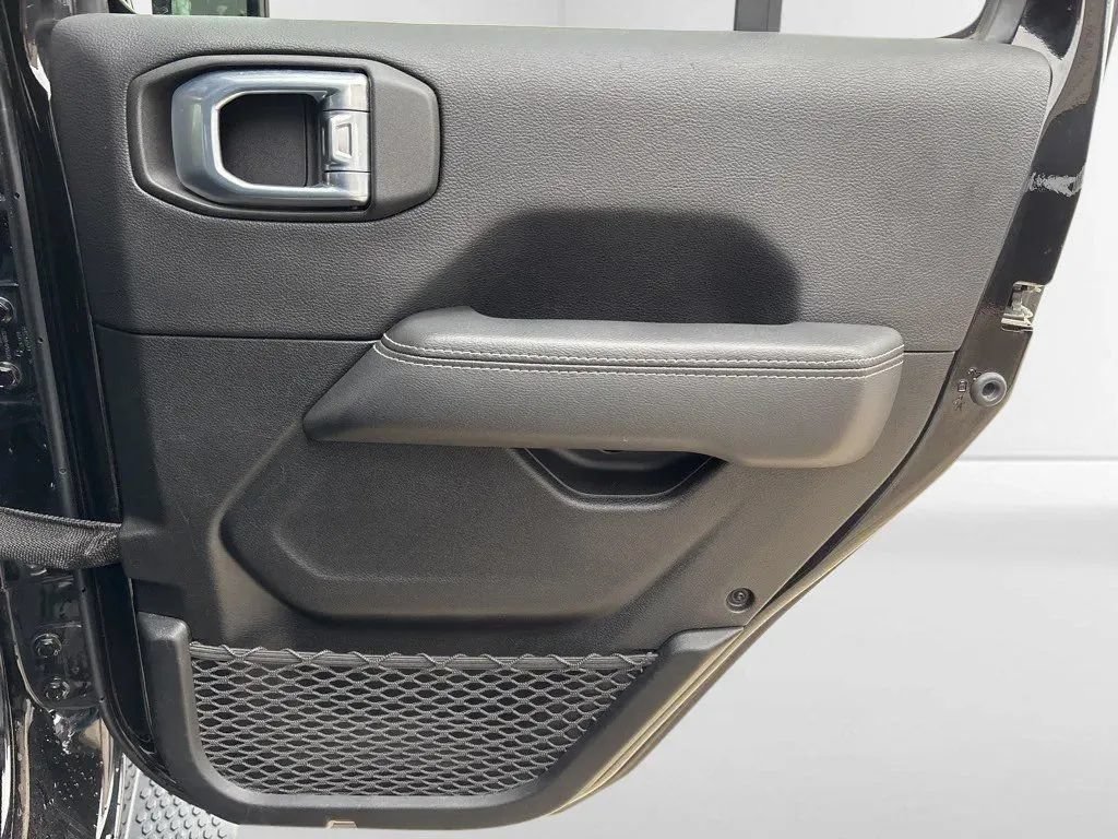 Used 2021 Jeep Wrangler Unlimited Sahara AWD/4WD image 26