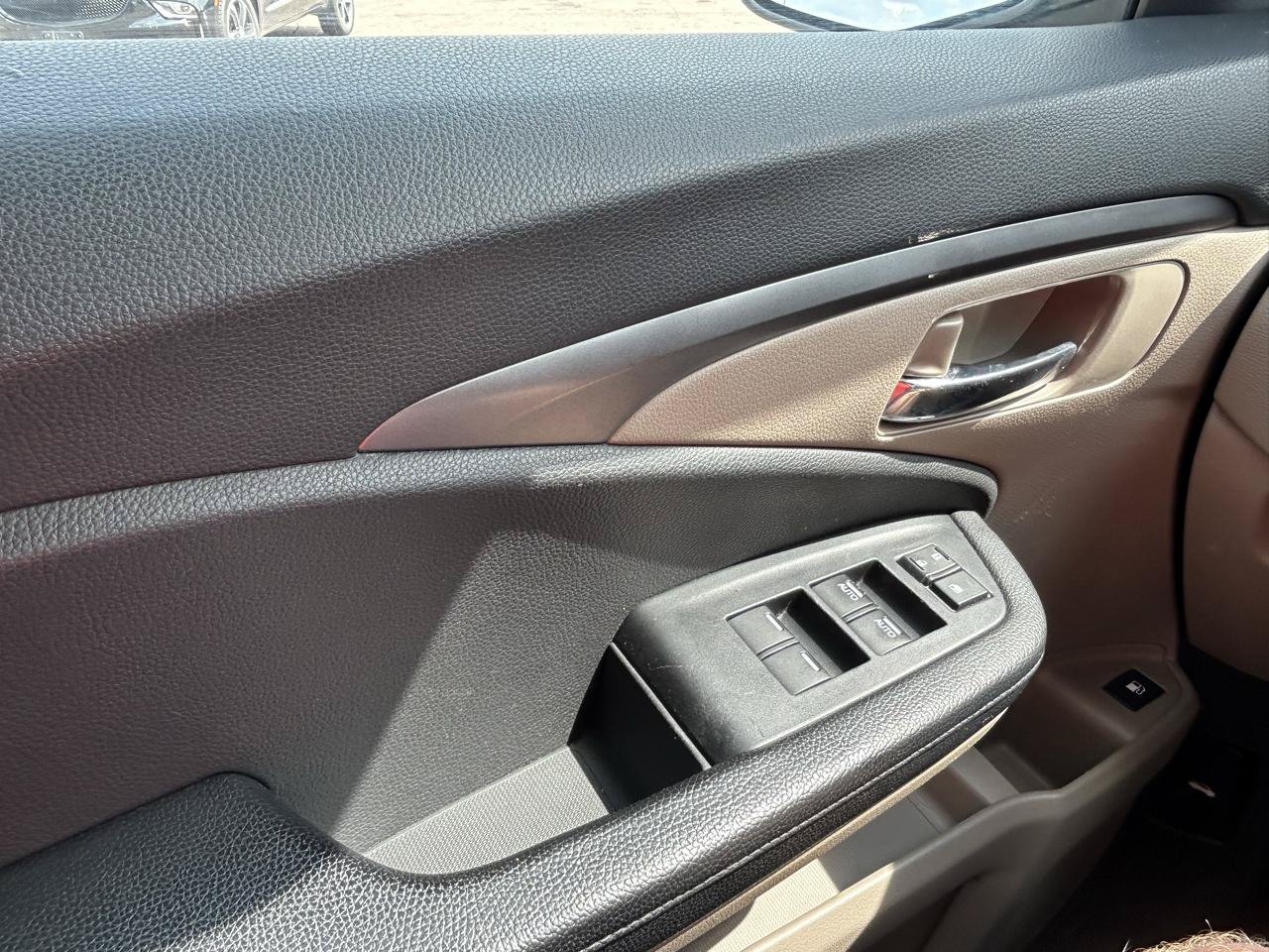 Used 2016 Honda Pilot LX image 28