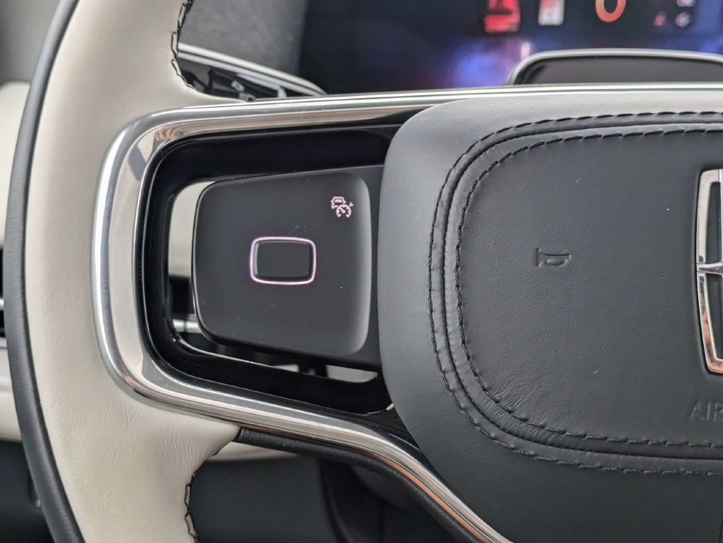 Certified 2026 Lincoln Navigator Reserve AWD/4WD image 28