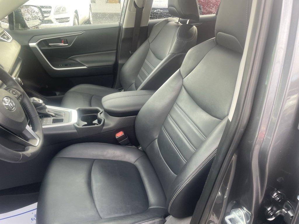 Used 2020 Toyota RAV4 XLE Premium image 12