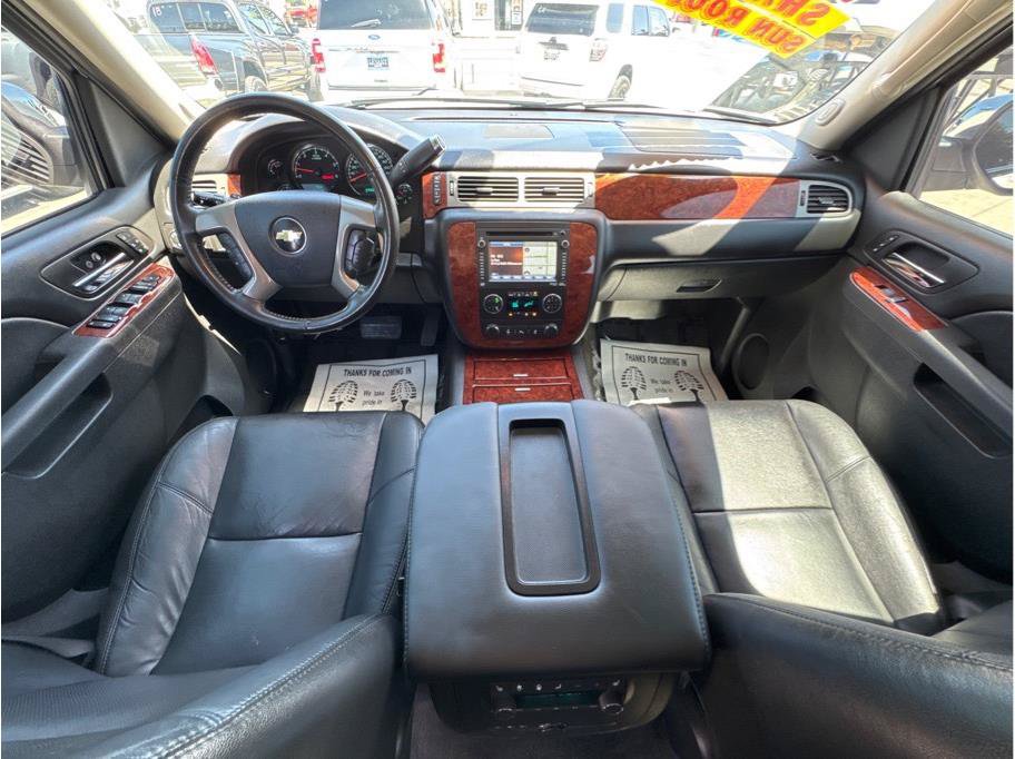 Used 2013 Chevrolet Suburban LTZ RWD image 40