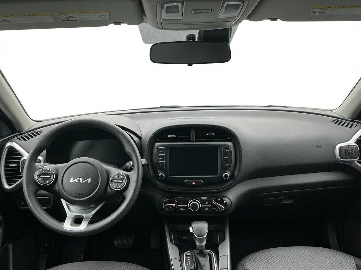 Used 2025 Kia Soul LX w/ LX Technology Package FWD image 15