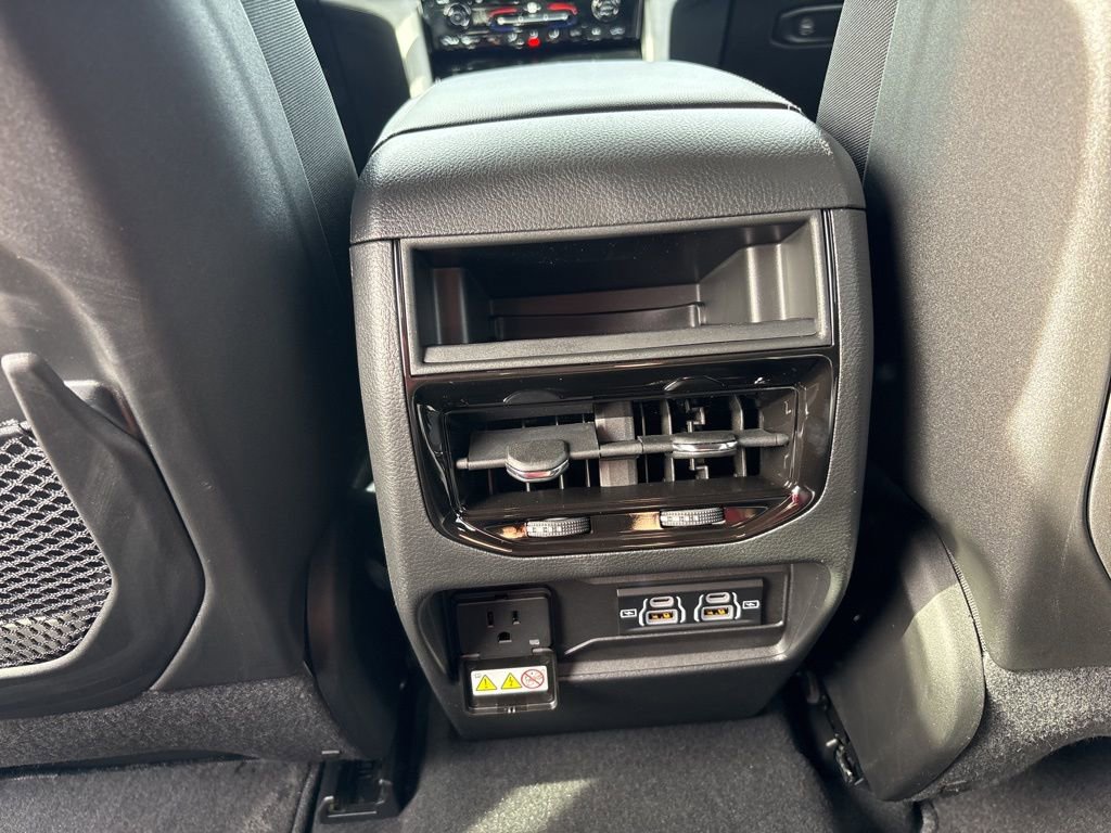 New 2025 Jeep Grand Cherokee Altitude image 39
