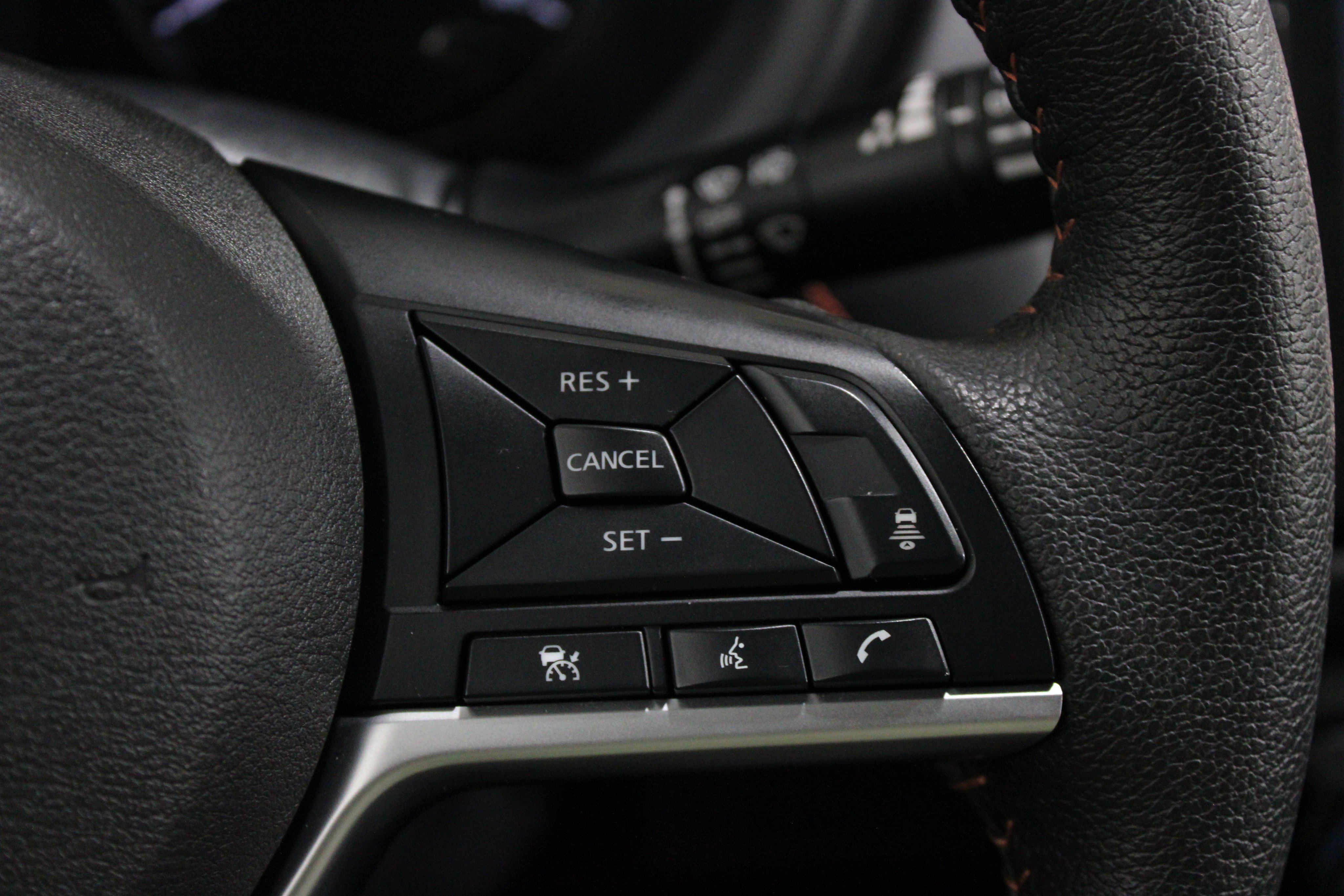 Used 2023 Nissan Kicks SR w/ SR Premium Package FWD image 9