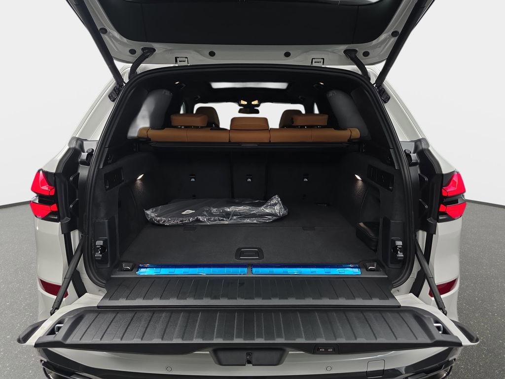 New 2026 BMW X5 xDrive50e w/ Executive Package image 12
