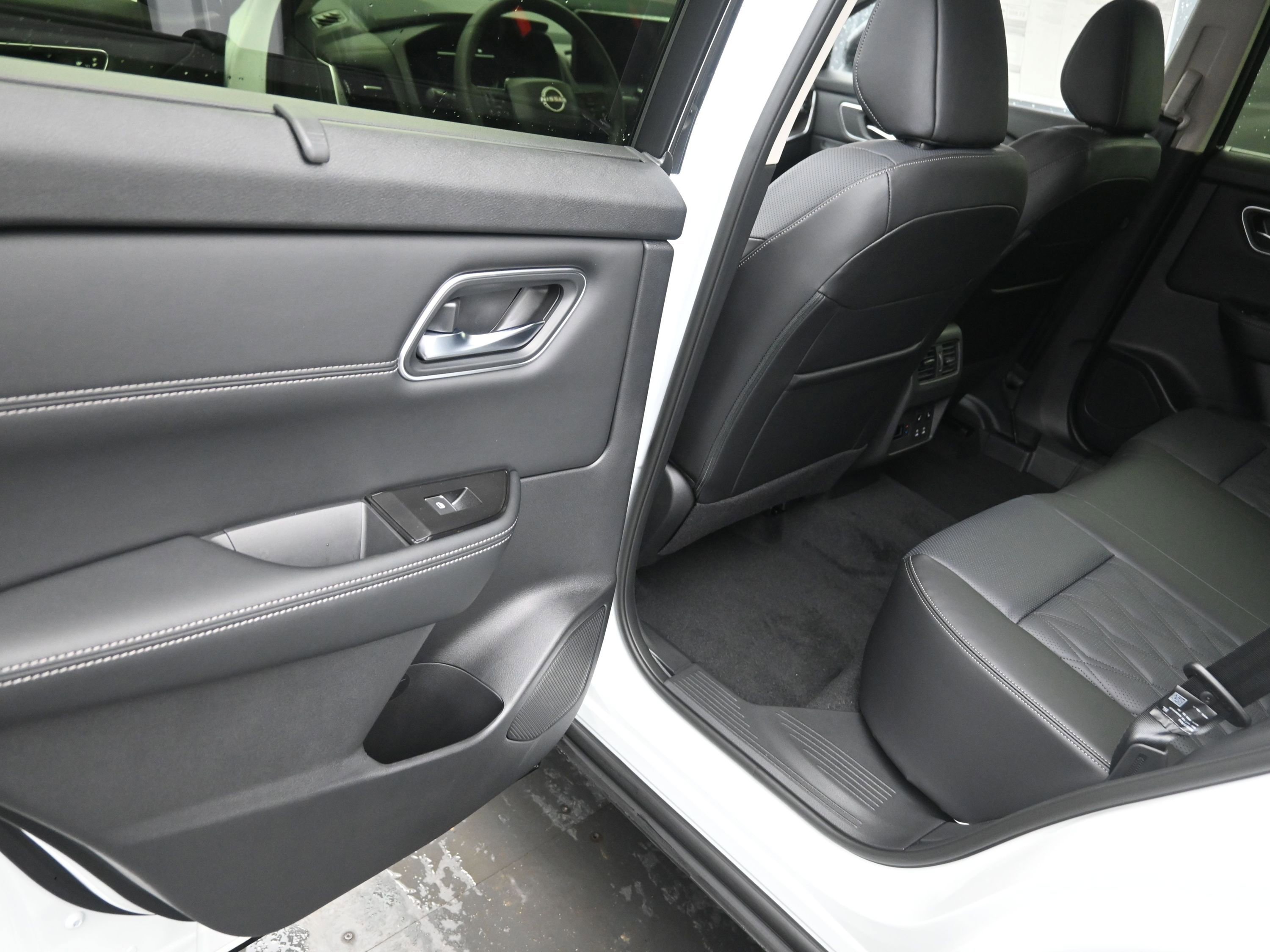 New 2026 Nissan Rogue Platinum w/ Platinum Premium Package AWD/4WD image 17