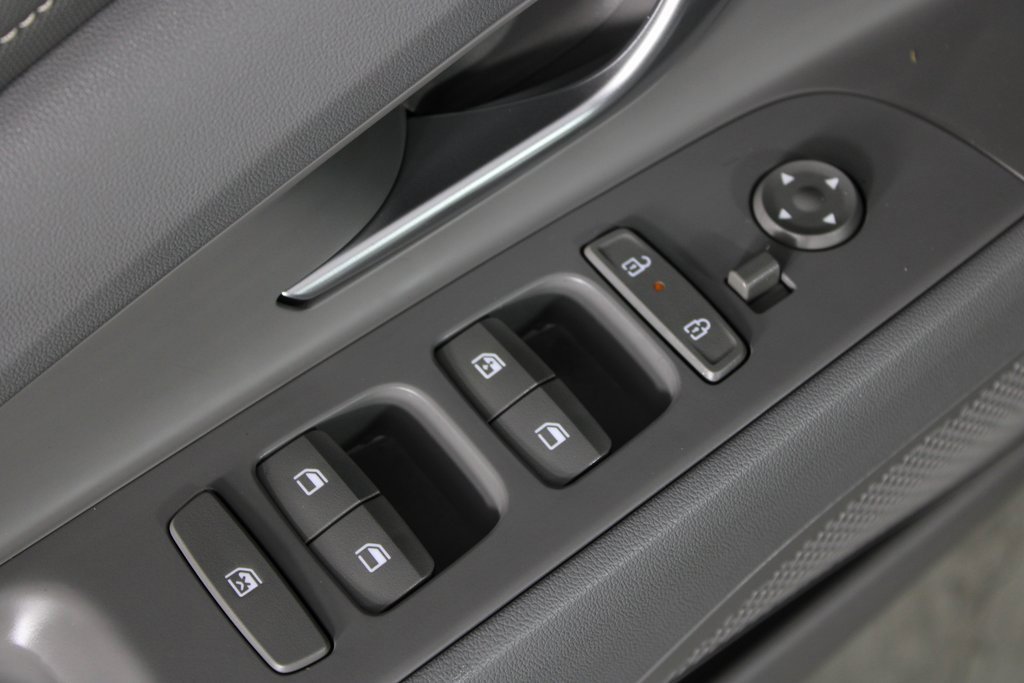Certified 2025 Hyundai Elantra Sport image 18