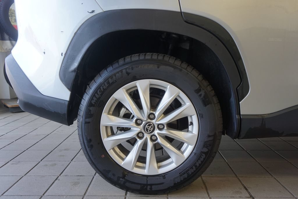 Certified 2025 Toyota Corolla Cross LE FWD image 27