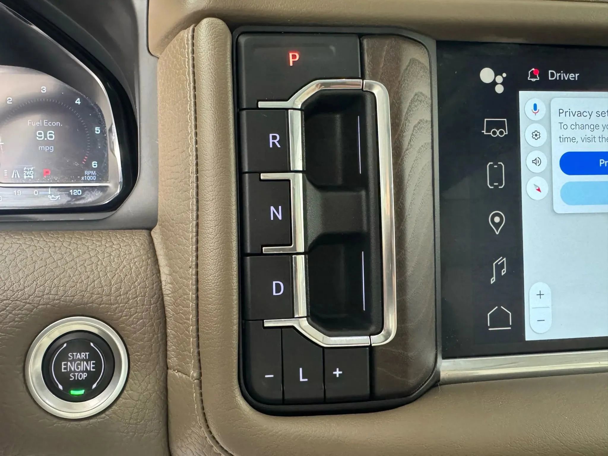 Used 2022 GMC Yukon XL Denali w/ Denali Premium Package image 23