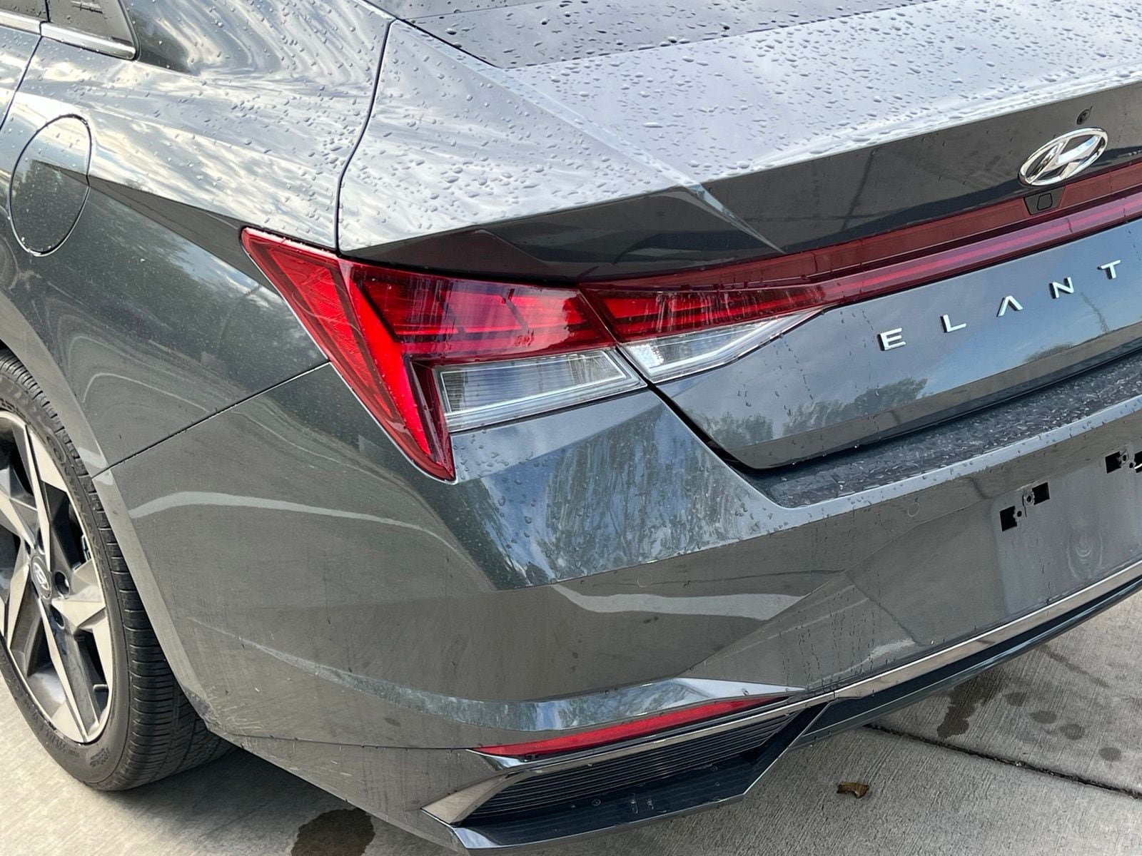 Used 2023 Hyundai Elantra Limited w/ Preferred Accessory Package FWD image 13