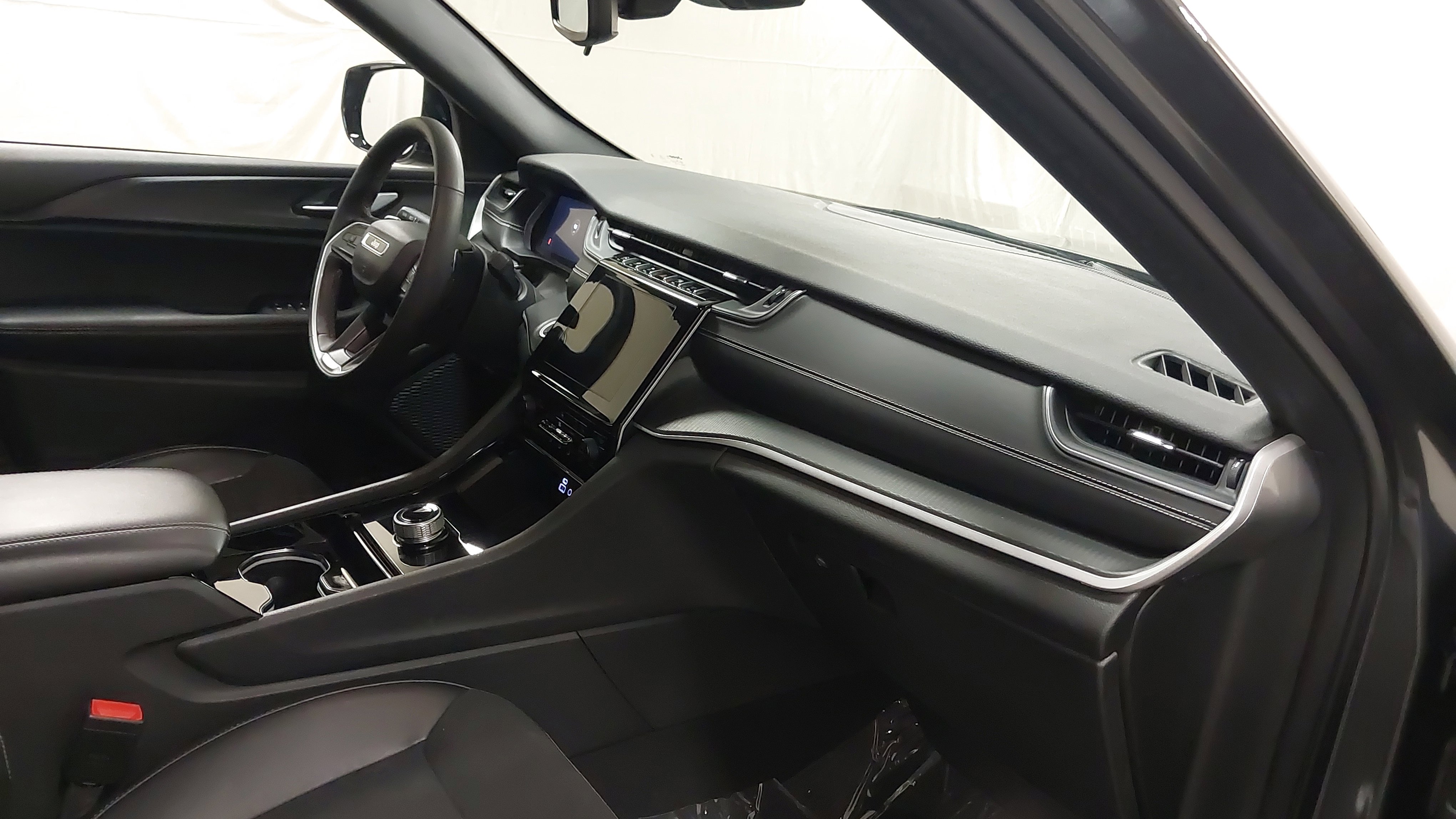 Used 2023 Jeep Grand Cherokee Altitude AWD/4WD image 29