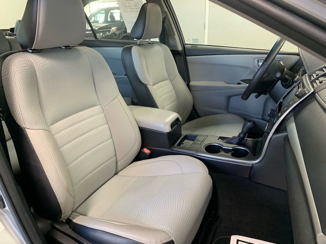 Used 2017 Toyota Camry SE w/ Moonroof Package image 28