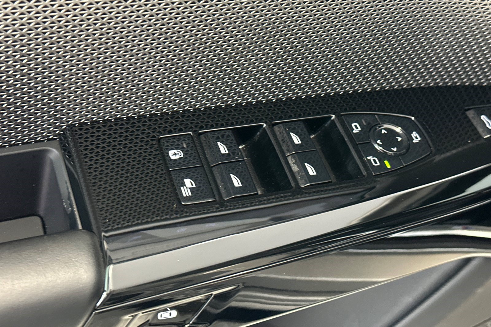 Certified 2023 BMW 740i RWD image 13