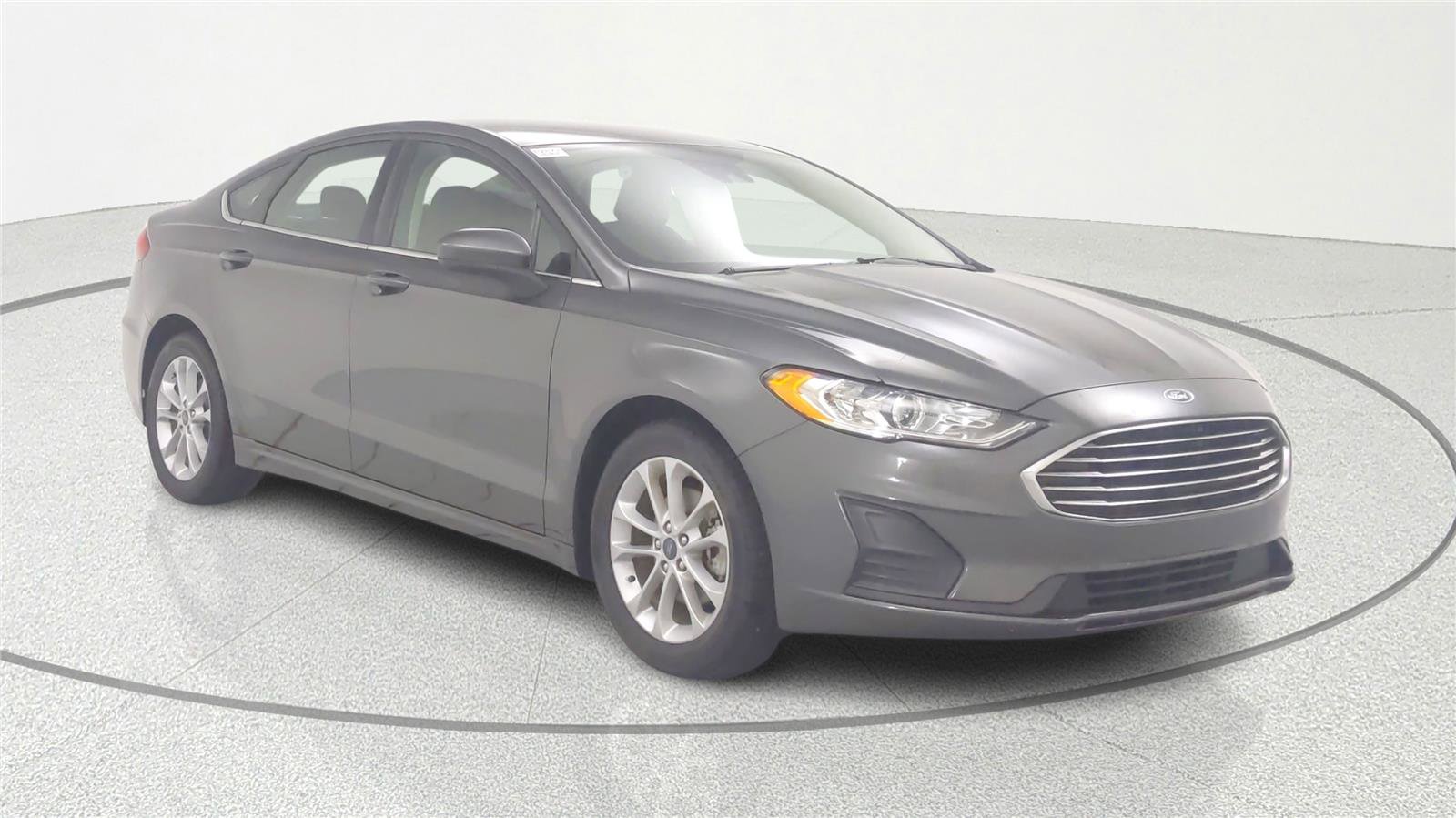 Used 2020 Ford Fusion SE image 1