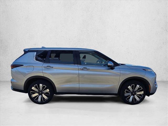 Used 2025 Mitsubishi Outlander SE FWD image 4