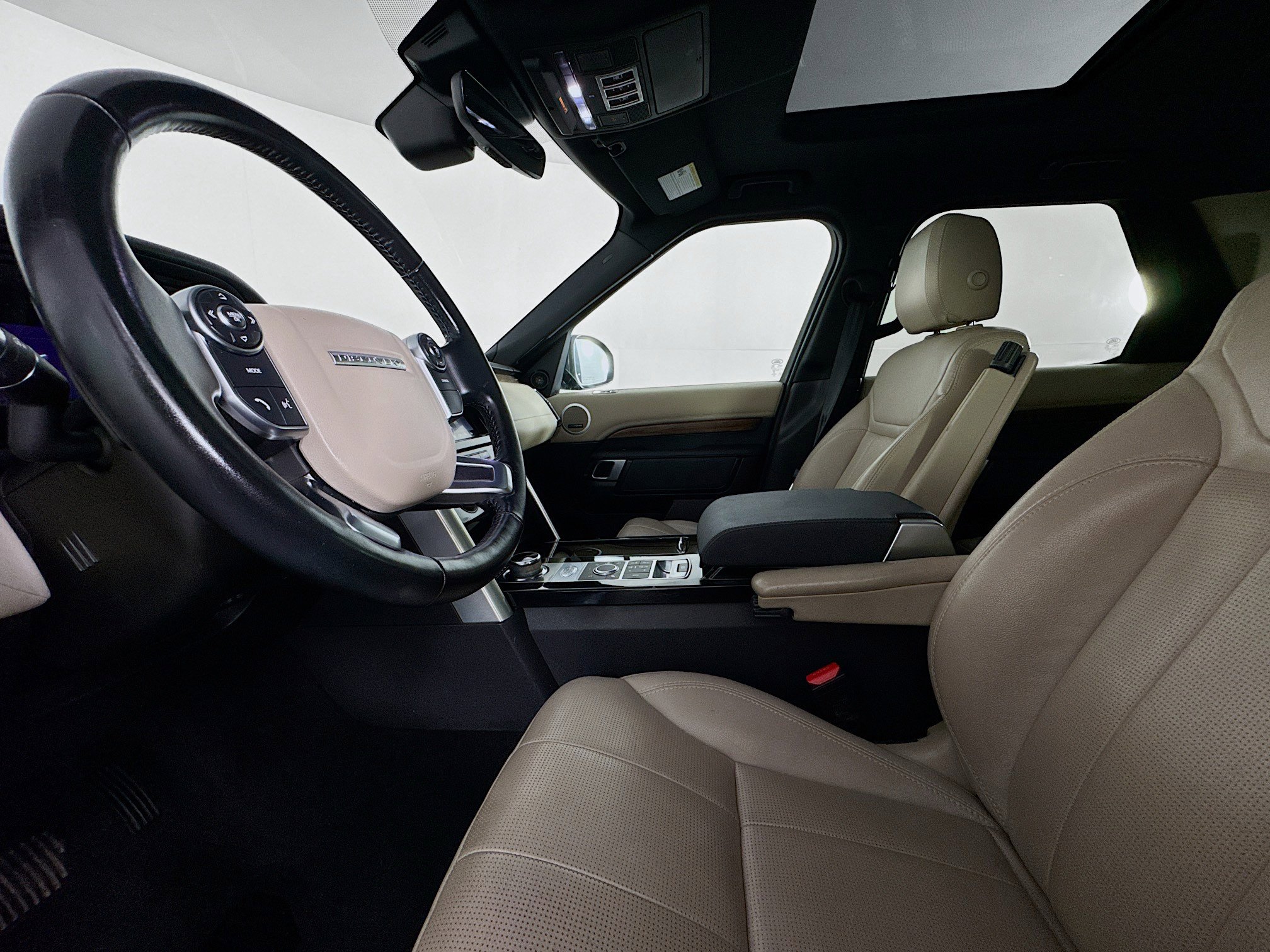 Used 2018 Land Rover Discovery HSE image 21