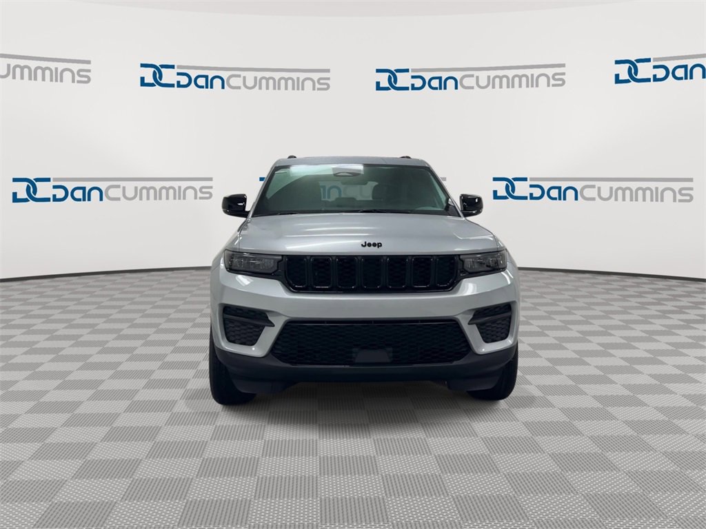 New 2025 Jeep Grand Cherokee Altitude w/ Trailer Tow Package image 3