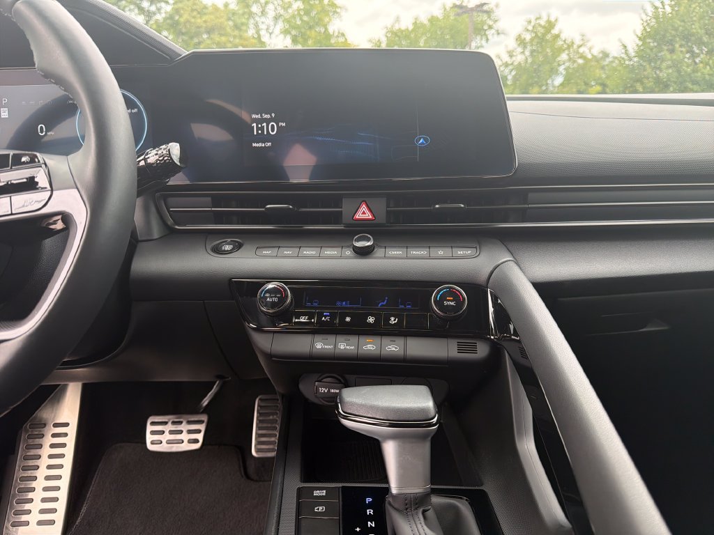 Certified 2025 Hyundai Elantra SEL FWD image 19