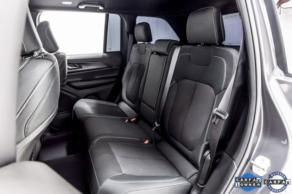 Used 2024 Jeep Grand Cherokee Laredo image 31