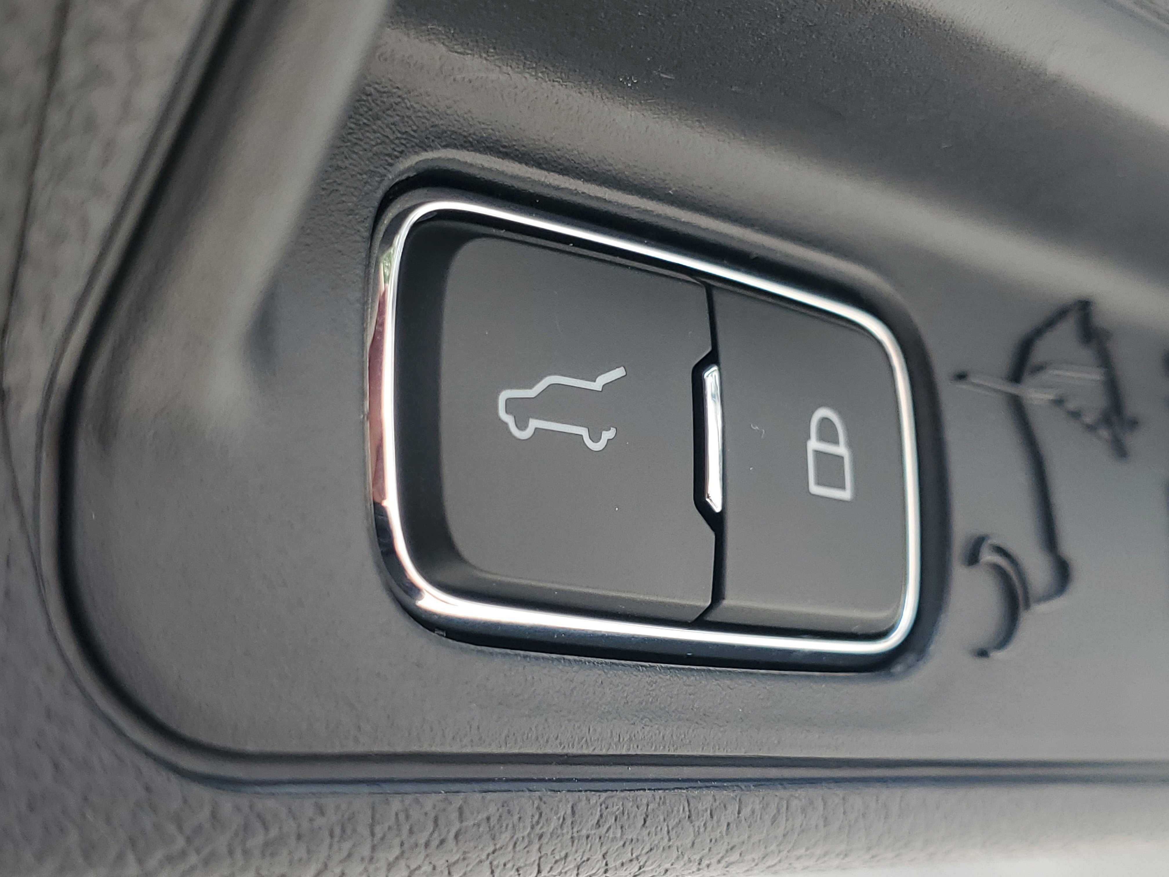 Used 2025 Ford Explorer Active RWD image 10