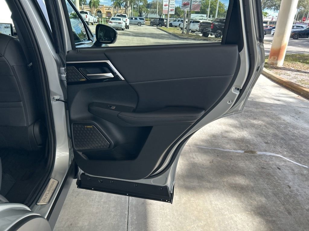 New 2026 Mitsubishi Outlander SE image 32
